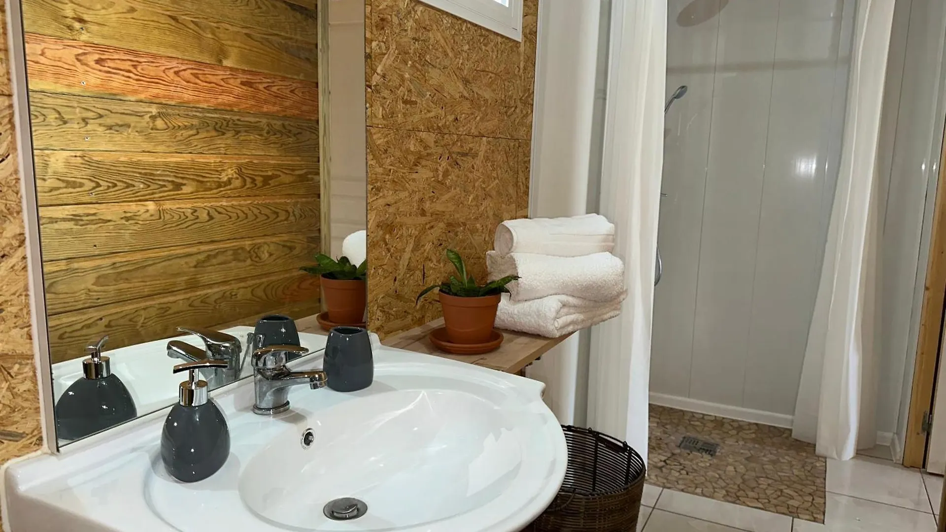 Charmante Maison En Bois 카페스테레-벨-오
